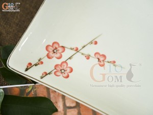 Đĩa chữ nhật men kem vẽ hoa Đào đỏ, 25x16cm