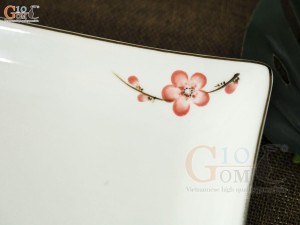 Đĩa chữ nhật men kem vẽ hoa Đào đỏ, 25x16cm