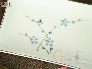 Đĩa chữ nhật men kem vẽ hoa Đào xanh, 25x16cm