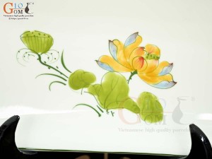 Đĩa chữ nhật men kem vẽ hoa Sen vàng, đường kính 25x15cm