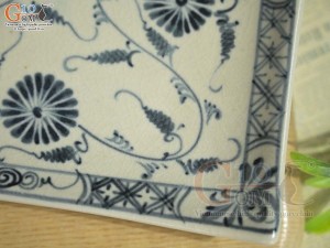 Đĩa chữ nhật men rạn họa tiết hoa cúc, 22x13cm