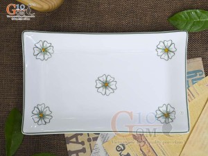Đĩa chữ nhật men trắng vẽ ngàn hoa, 21x13cm
