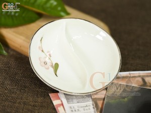 Đĩa gia vị oval men kem vẽ hoa Đào hồng
