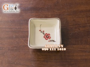 Đĩa gia vị vuông men kem vẽ hoa Đào đỏ