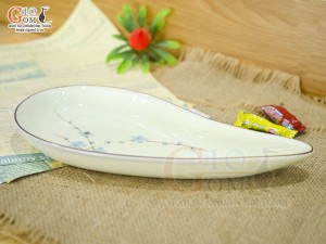 Đĩa giọt nước men kem vẽ đào xanh 26x13cm