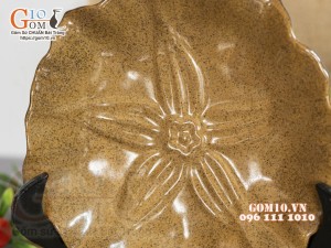 Đĩa hoa 5 cánh nổi men gốm vàng