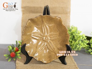 Đĩa hoa 5 cánh nổi men gốm vàng