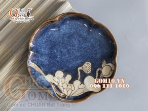 Đĩa hoa mai men hỏa biến xanh đá khắc sen, đường kính 20cm