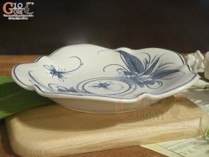 Đĩa hoa đào men rạn họa tiết chuồn khoai, đường kính 21cm