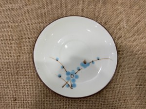 Đĩa kê ấm men kem vẽ hoa đào xanh