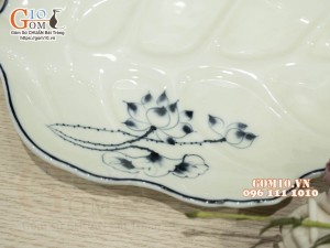 Đĩa lá sâu men kem vẽ hoa Sen đen, 30x23cm