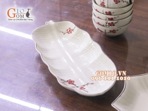Đĩa lá chuối men kem vẽ hoa Đào đỏ 30.5cm