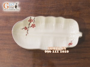 Đĩa lá chuối men kem vẽ hoa Đào đỏ 30.5cm