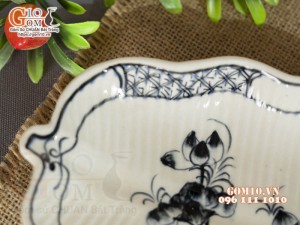 Đĩa lá chuối men chàm cổ họa tiết Sen đen, 26x13cm