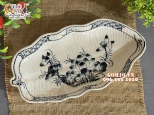 Đĩa lá chuối men chàm cổ họa tiết Sen đen, 26x13cm