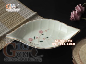 Đĩa lá gân men kem vẽ hoa Đào phai, 25x13cm