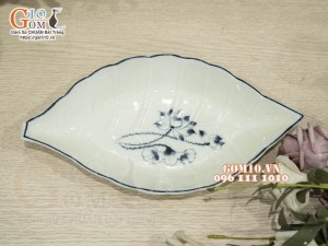 Đĩa lá gân men kem vẽ hoa Sen đen, 25x13cm