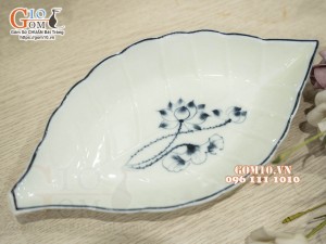 Đĩa lá gân men kem vẽ hoa Sen đen, 25x13cm