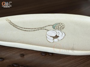 Đĩa lá lòng phẳng men kem tấm vẽ Bạch Liên, 35x14cm