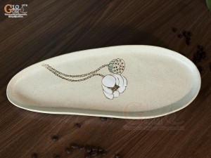 Đĩa lá lòng phẳng men kem tấm vẽ Bạch Liên, 35x14cm