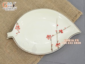 Đĩa lá rong men kem vẽ hoa đào đỏ, 26x17cm
