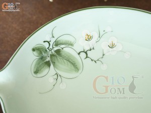 Đĩa lá rong men ngọc vẽ hoa Bưởi trắng, 26,5x17cm