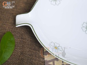 Đĩa lá rong men trắng vẽ ngàn hoa, 27x17cm