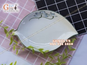 Đĩa lá rong men kem vẽ sen xanh - Chỉ xanh, 26,5x17cm