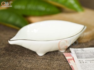 Đĩa lá sâu đựng gia vị men kem vẽ hoa Đào hồng