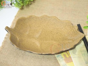 Đĩa lá sâu men gốm 25x18cm