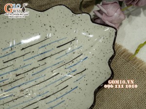 Đĩa lá sâu men kem tấm kẻ chỉ, 34x24cm
