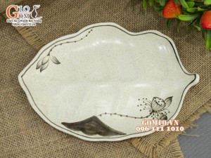 Đĩa lá sâu men kem tấm vẽ hoa Sen, 24x17,5cm