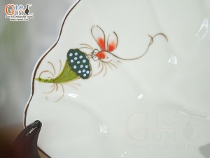 Đĩa lá sâu men kem vẽ Chuồn Sen 30x23cm