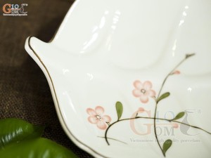 Đĩa lá sâu men kem vẽ hoa Đào hồng, 25x18cm