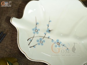 Đĩa lá sâu men kem vẽ hoa Đào xanh, 28x20cm