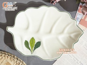 Đĩa lá sâu men kem vẽ lá Ngò gai, 25x17cm