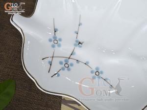 Đĩa lá sâu men trắng vẽ hoa Đào xanh, 28x20cm