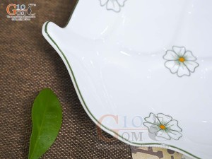 Đĩa lá sâu men trắng vẽ ngàn hoa, 28x20cm