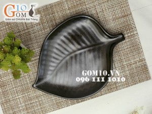 Đĩa lá trầu đen trơn men hỏa biến giọt dầu, 30x22,5cm
