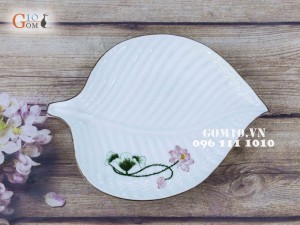 Đĩa lá trầu men kem họa tiết Sen hồng 30x22cm
