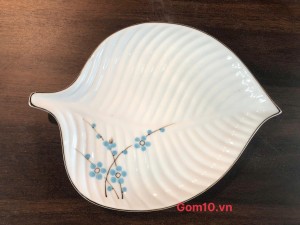 Đĩa lá trầu men trắng vẽ hoa Đào xanh, 27x21cm