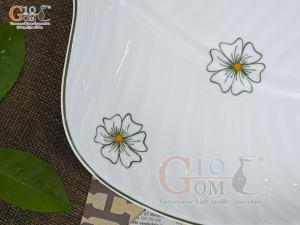 Đĩa lá trầu men trắng vẽ ngàn hoa, 27x21cm