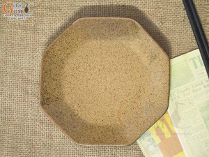Đĩa lục giác men gốm vàng, kích thước 14x14cm