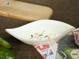 Đĩa mắt mèo men kem vẽ hoa Đào hồng, cạnh 25x14cm