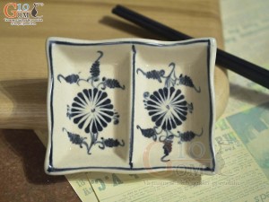 Đĩa gia vị 2 miệng lượn men rạn họa tiết hoa cúc