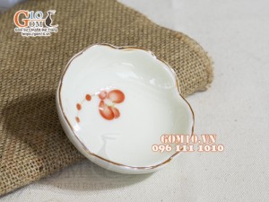 Đĩa muối hoa men kem vẽ hoa Hải Đường