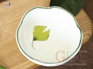 Đĩa muối hoa men kem vẽ lá Như Ý