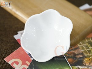 Đĩa muối hoa men trắng