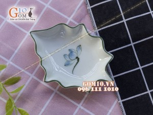 Đĩa muối lá dâu men kem vẽ sen xanh - Chỉ xanh, 13x9cm