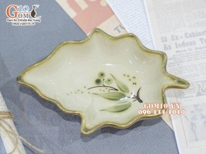 Đĩa muối lá nhỏ men kem vẽ chuồn tre